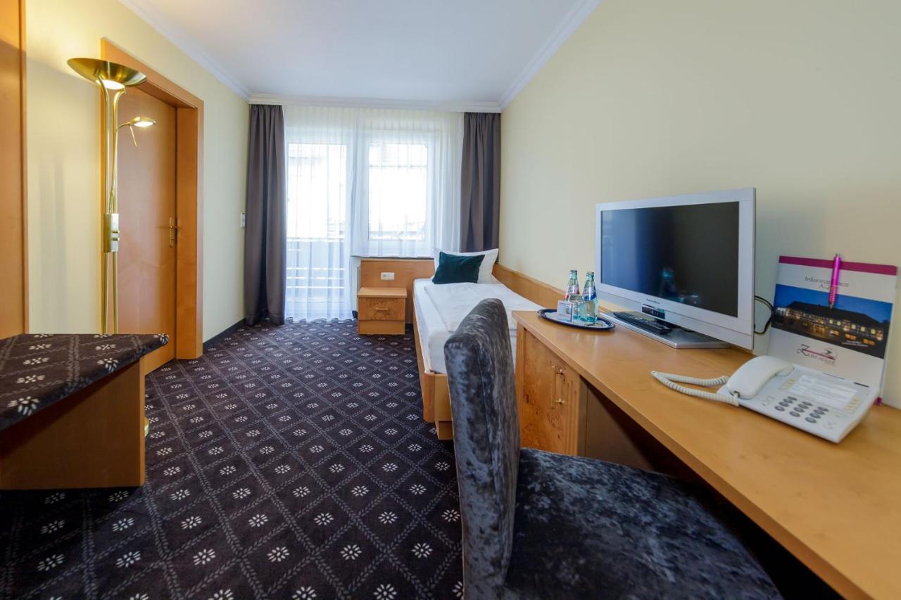 Hotel Zum Adler Nidderau Exteriör bild