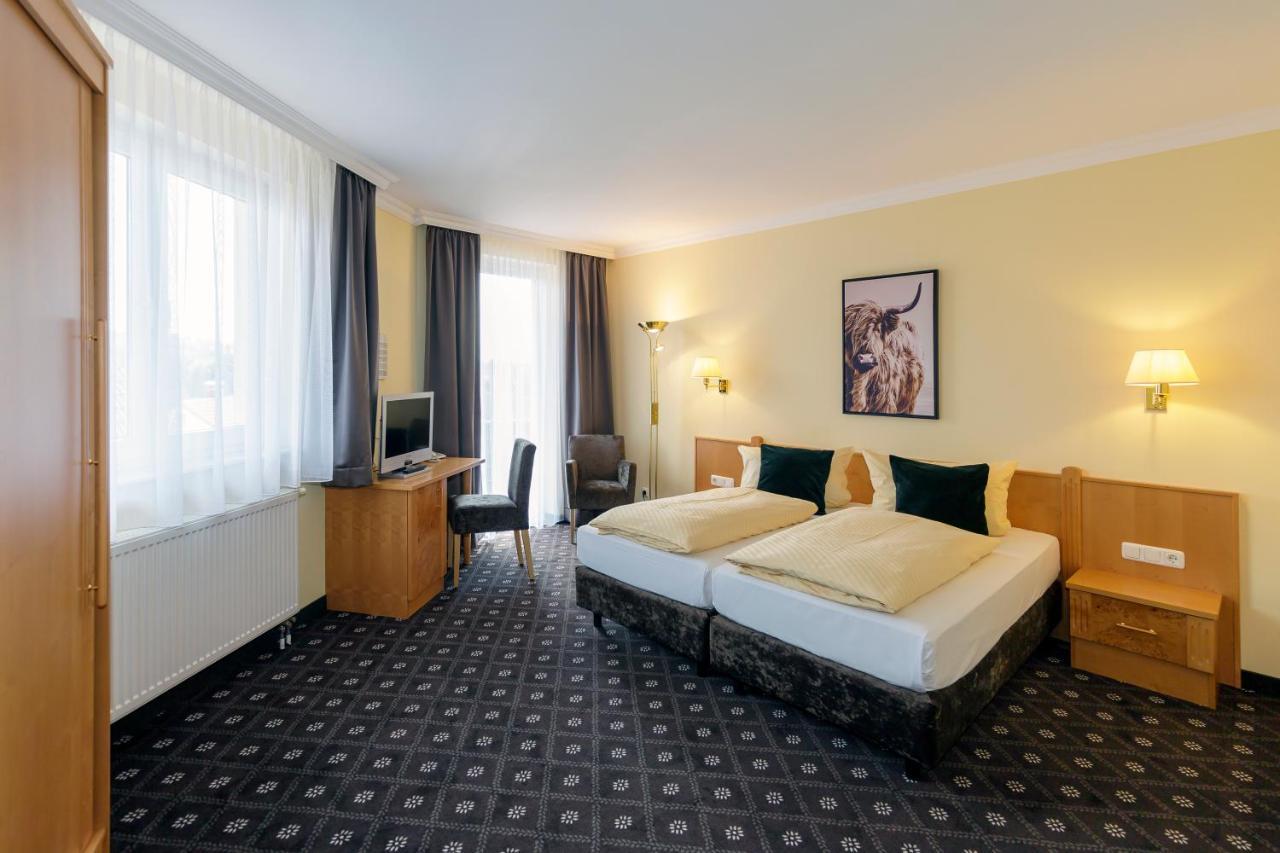 Hotel Zum Adler Nidderau Exteriör bild